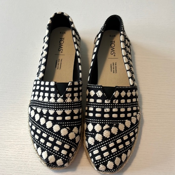 Toms Shoes - Cream & Black Toms
